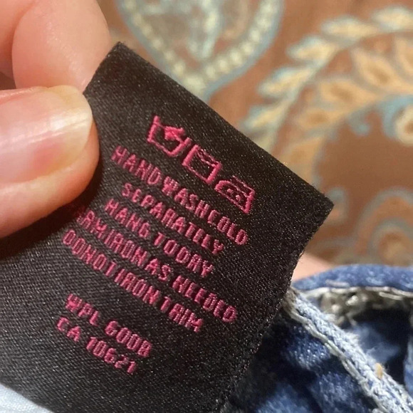 Rock and Roll Cowgirl Low Rise Blingy Bootcut Jeans - Picture 11 of 11